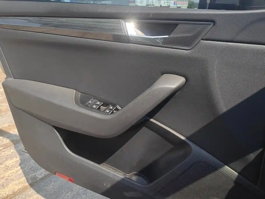 Skoda Superb 2016 TSI330 DSG