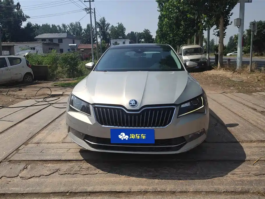 Skoda Superb 2016 TSI330 DSG