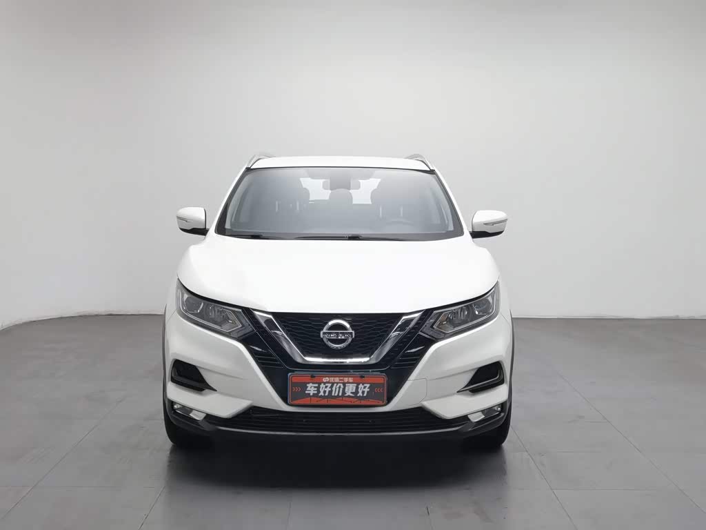 Nissan Qashqai 2.0 л 2023 г. Белый, пробег 31600 км