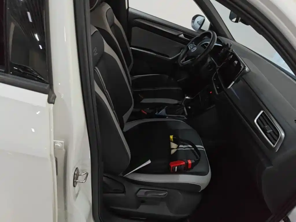 Volkswagen T-Roc — миниатюра 25