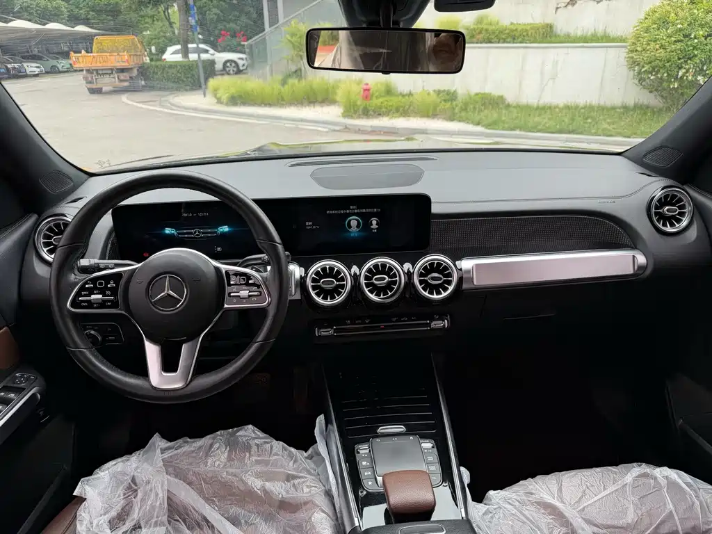 Mercedes-Benz GLB — миниатюра 21