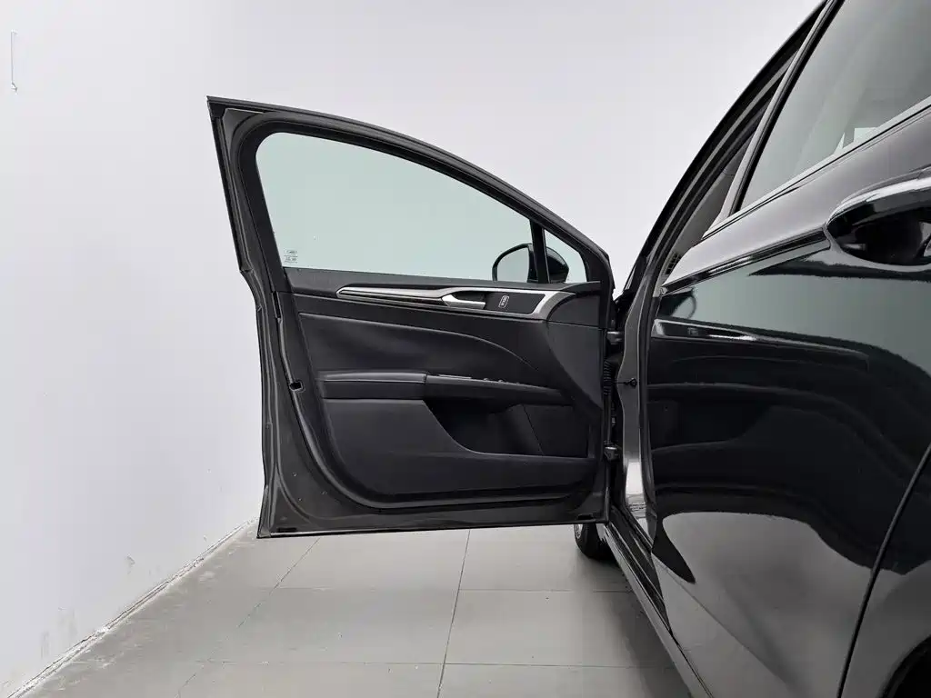 Ford Mondeo — миниатюра 8