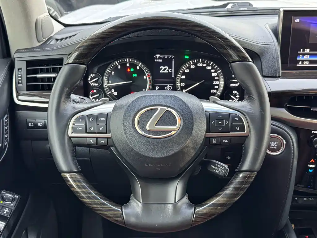 Lexus LX — миниатюра 9