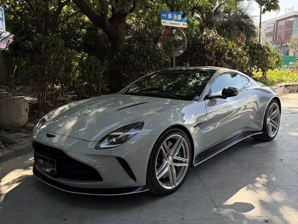 Aston Martin V8 Vantage