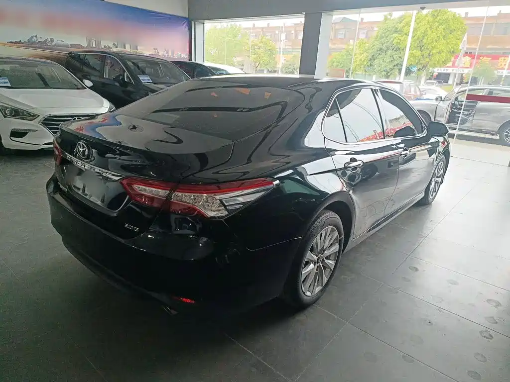 Toyota Camry — миниатюра 7