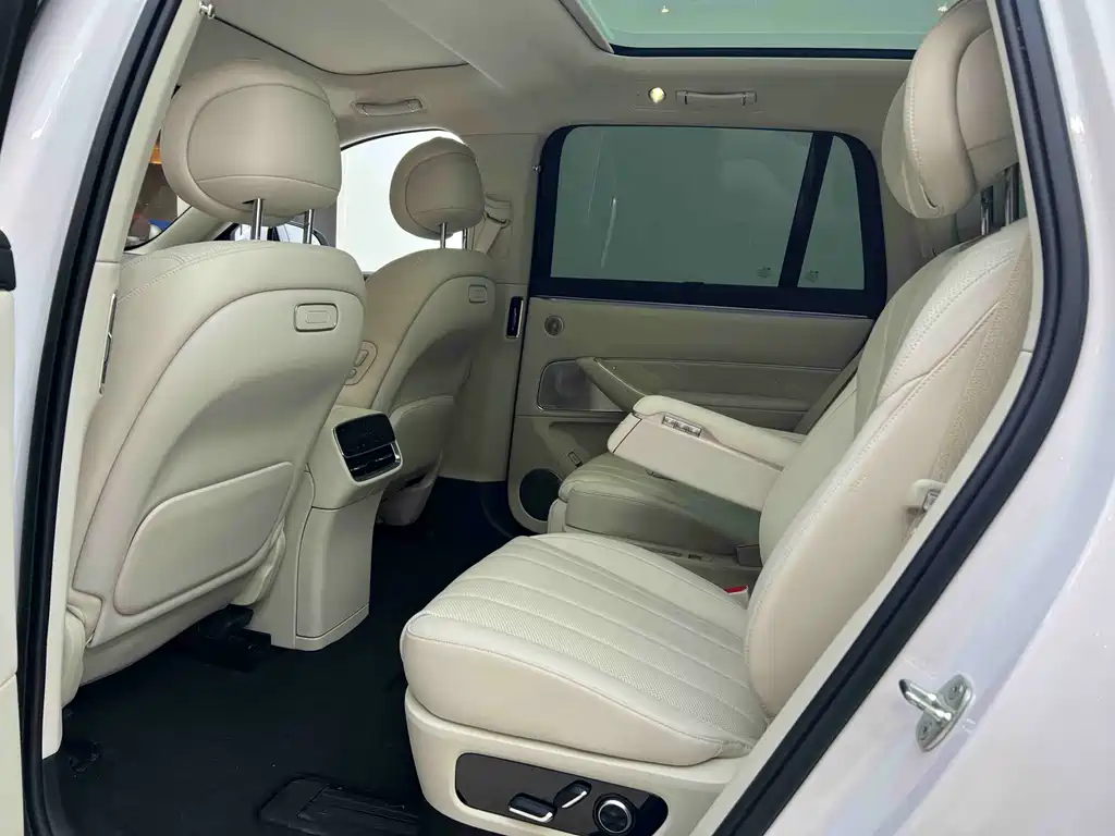 AITO ASK THE WORLD M8