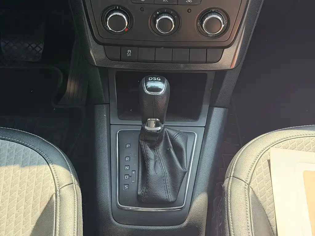 Skoda Yeti TSI280 DSG Forward Edition, фото 14