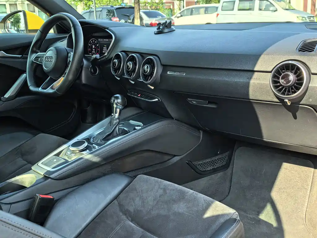 Audi TT — миниатюра 12