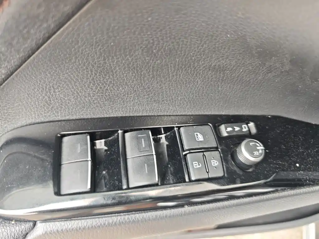Toyota Camry — миниатюра 10