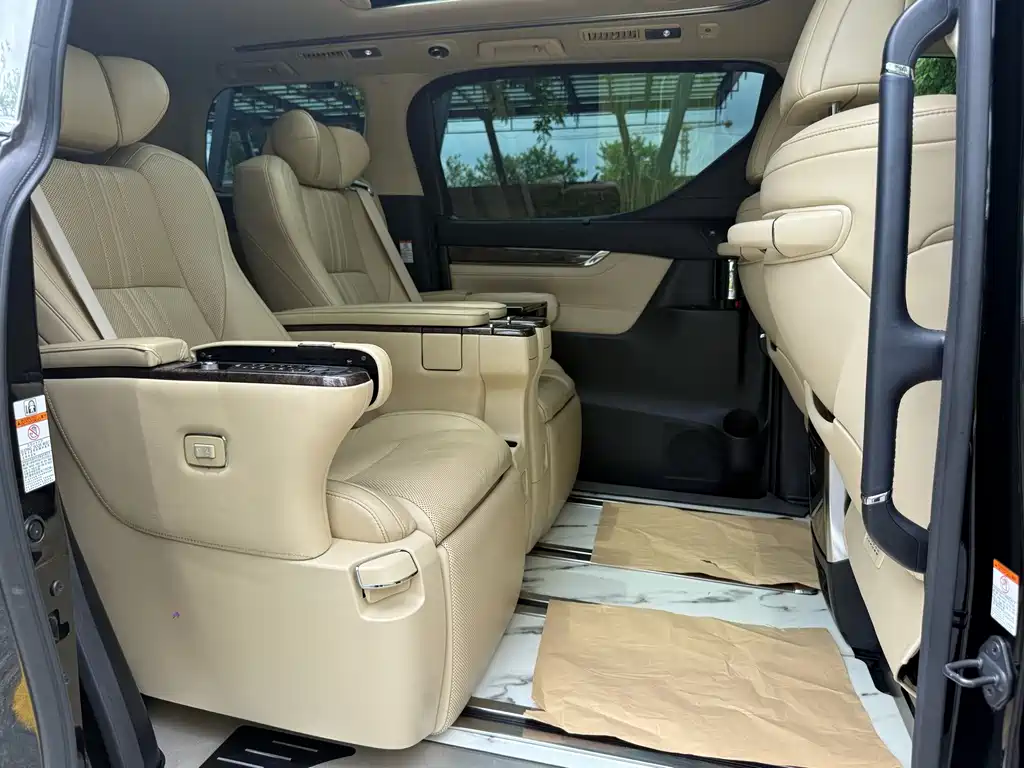 Toyota Alphard — миниатюра 14