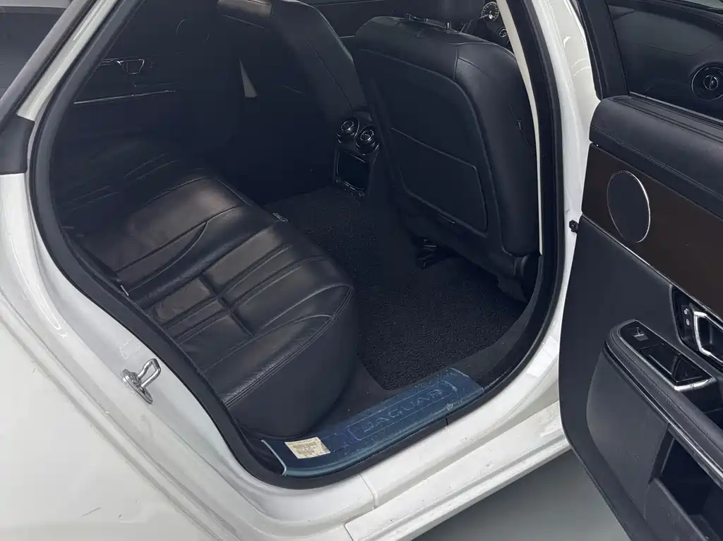 Jaguar XJ — миниатюра 5