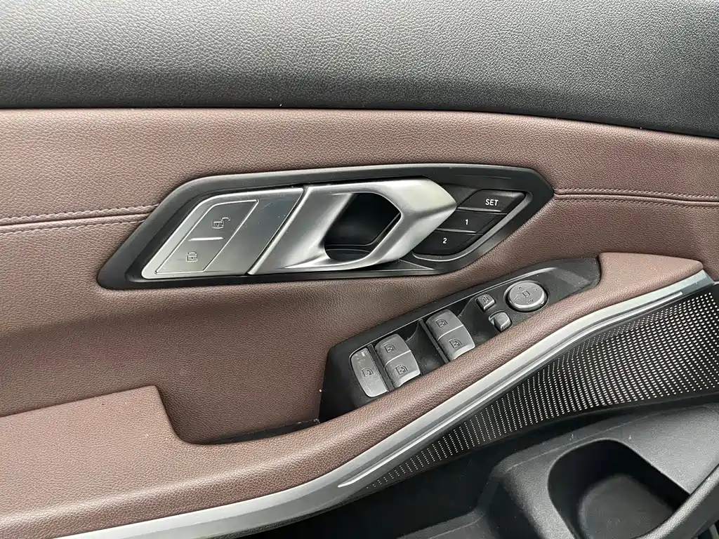 BMW 3 Series — миниатюра 4