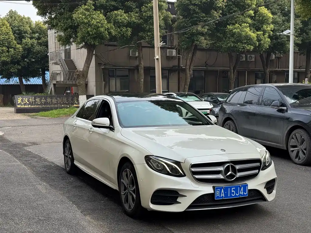 Mercedes-Benz E-Class — миниатюра 3