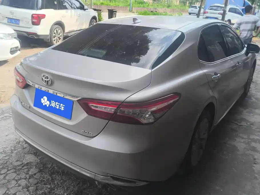 Toyota Camry — миниатюра 3