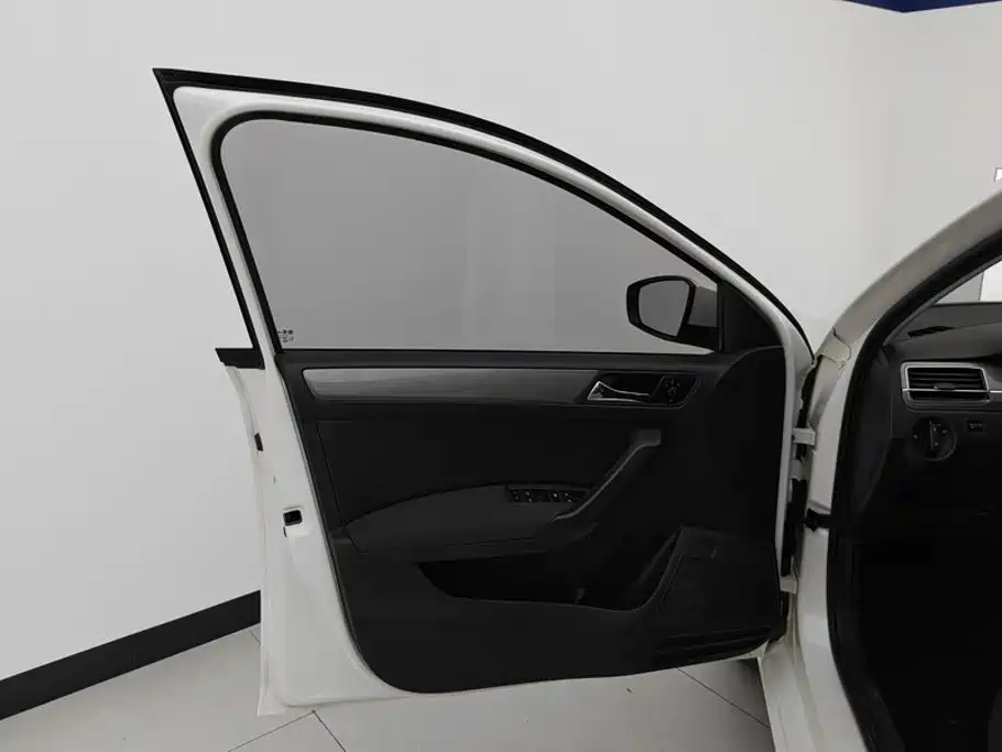 Volkswagen Santana — миниатюра 7