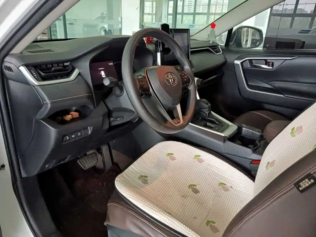 Toyota RAV4 — миниатюра 7