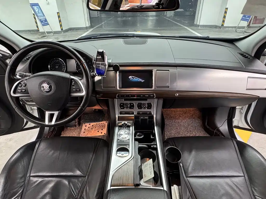 Jaguar XF — миниатюра 8