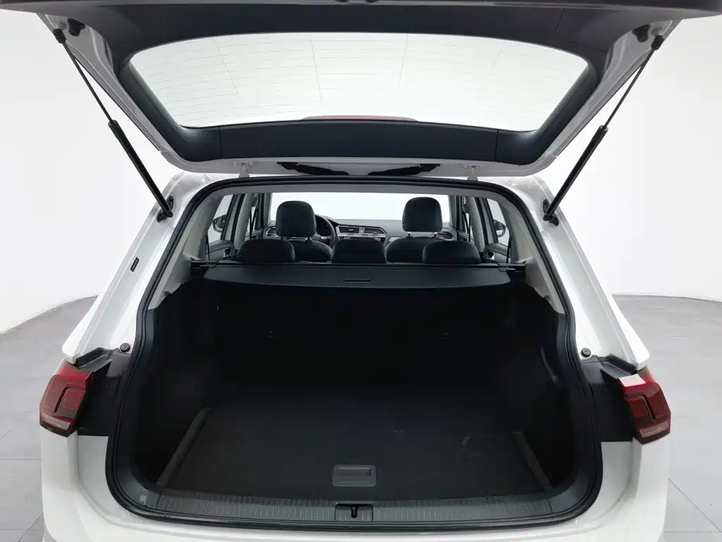 Volkswagen Tiguan L — миниатюра 16