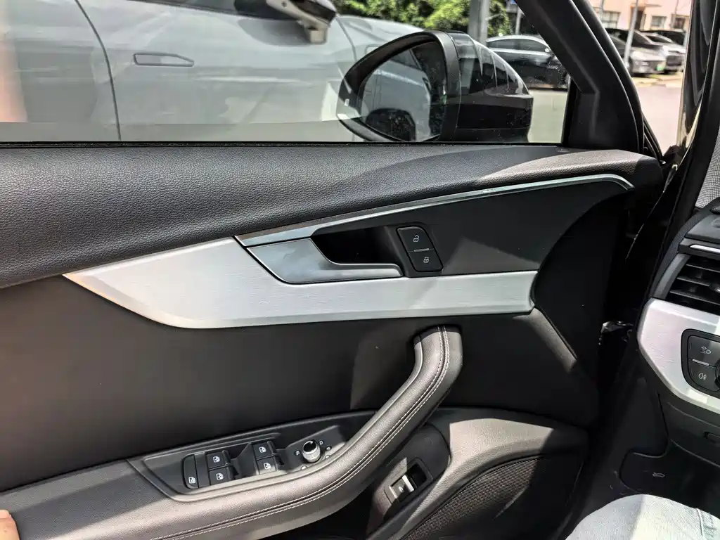 Audi A4L 2022 40 TFSI Luxury