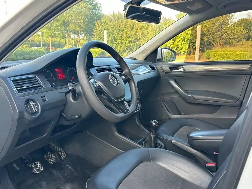 Volkswagen Santana — миниатюра 8