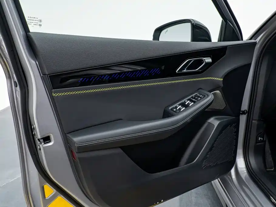Lynk & Co 03 — миниатюра 11