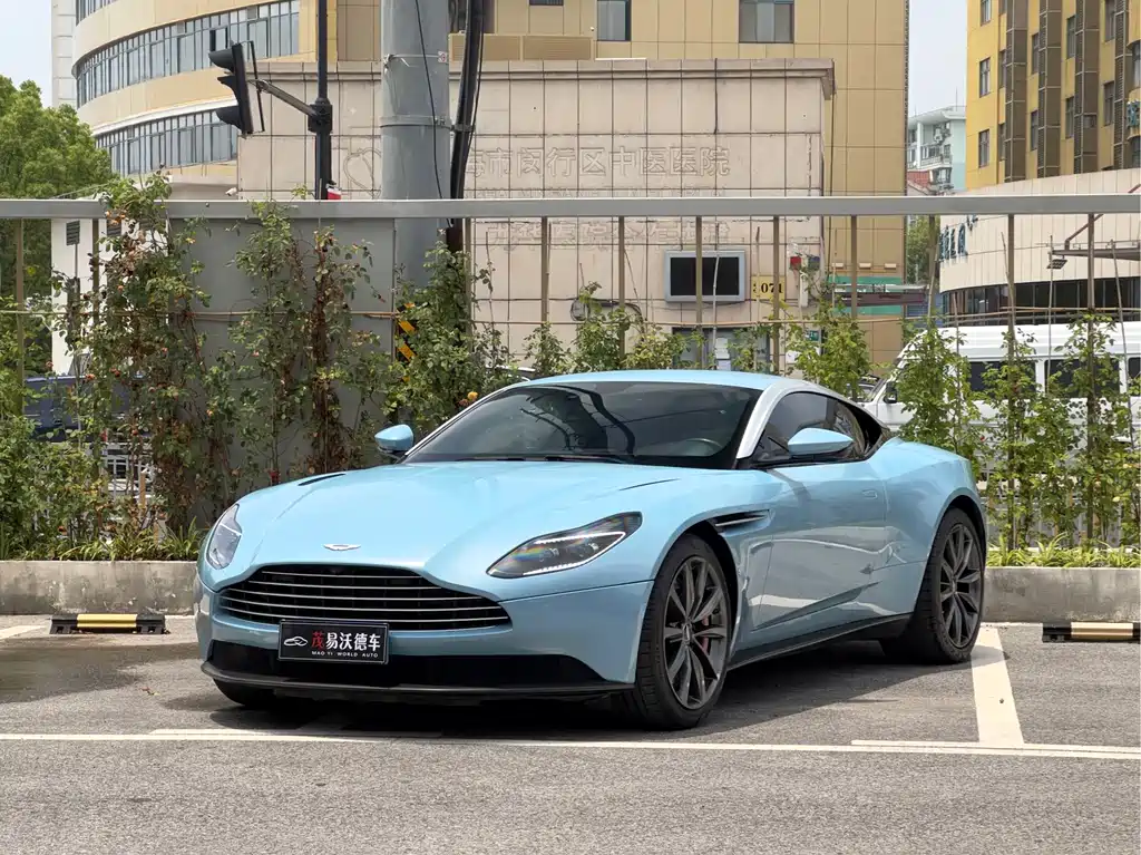 Купить Aston Martin DB11