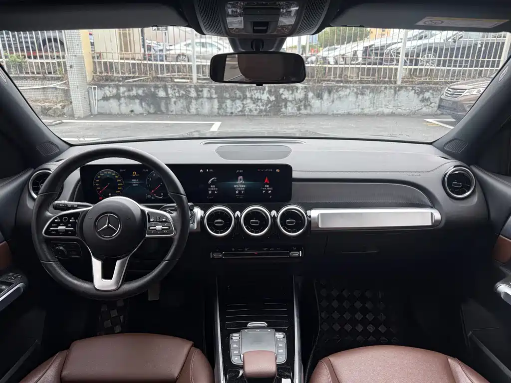 Mercedes-Benz GLB — миниатюра 17