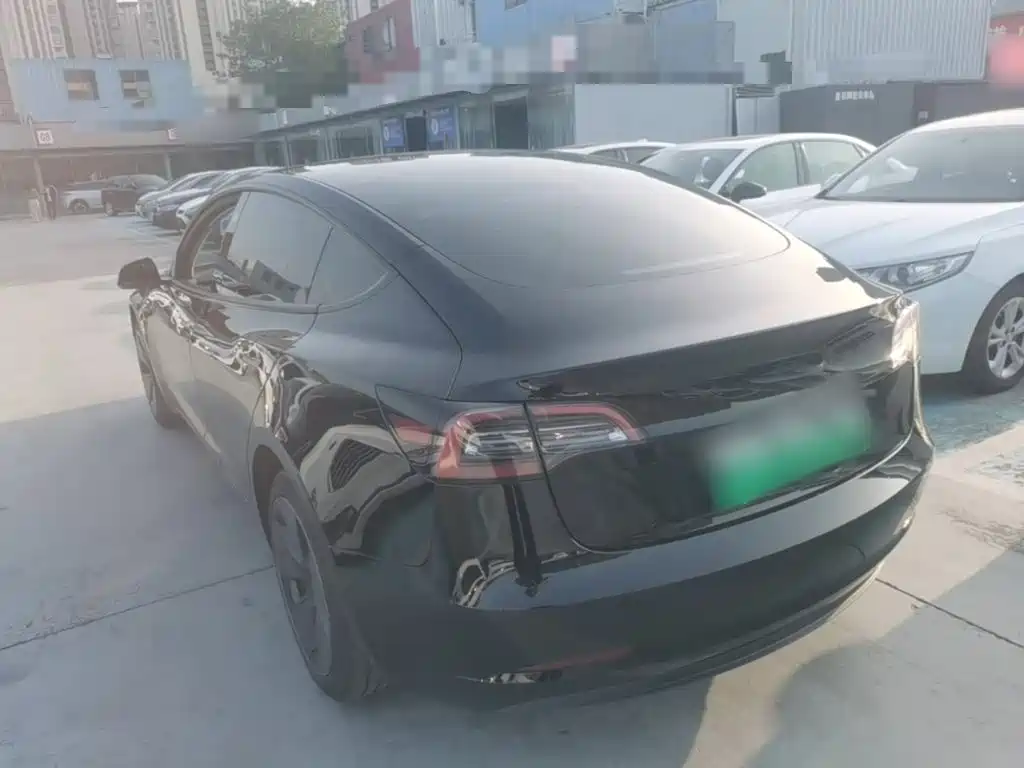 Tesla Model 3 — миниатюра 5