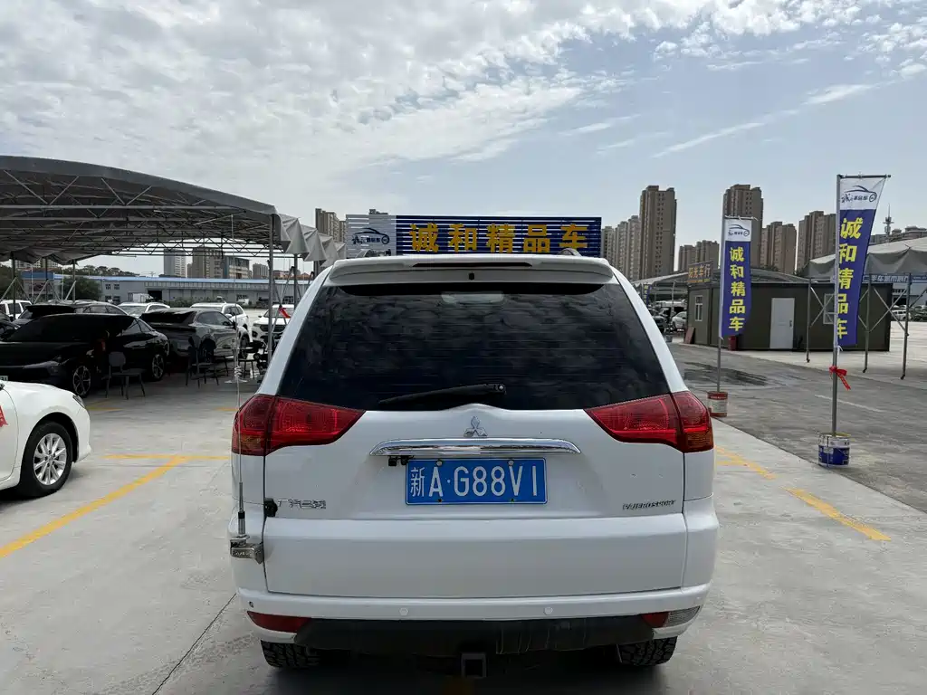 MITSUBISHI PAJERO JINCHANG