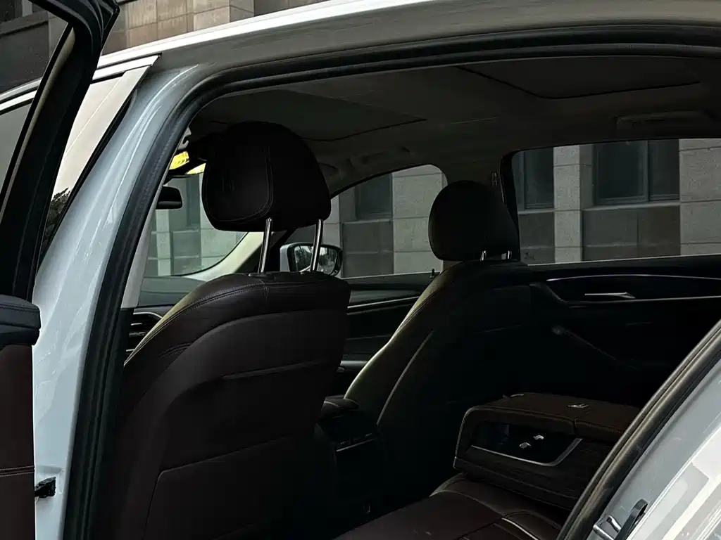 BMW 5 Series — миниатюра 5