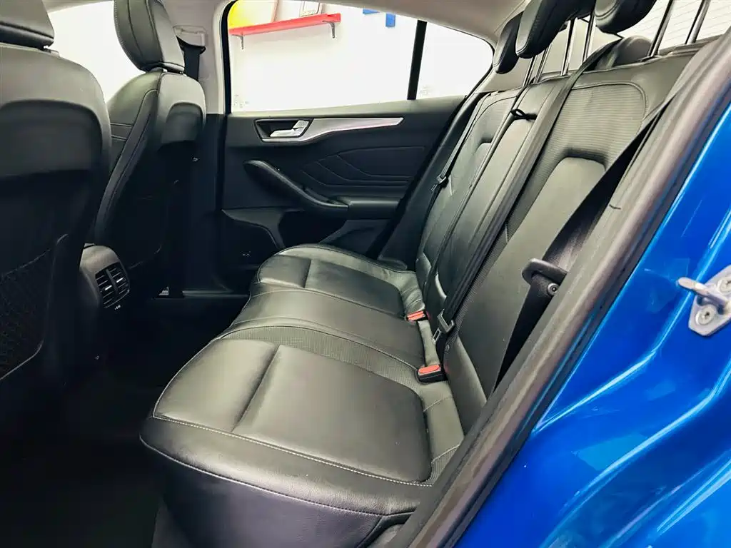 Ford Focus Sedan EcoBoost 180 Auto Edge Shine Type, фото 22