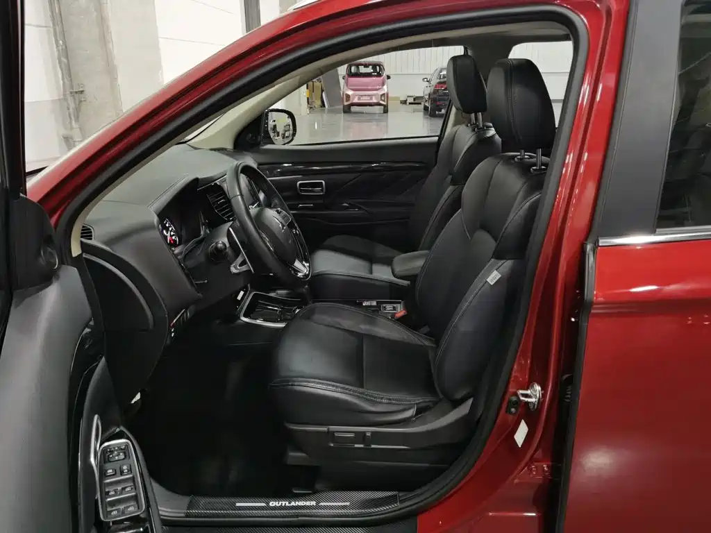 Mitsubishi Outlander — миниатюра 10