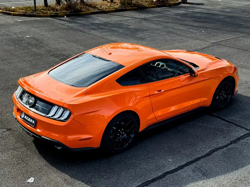FORD MUSTANG