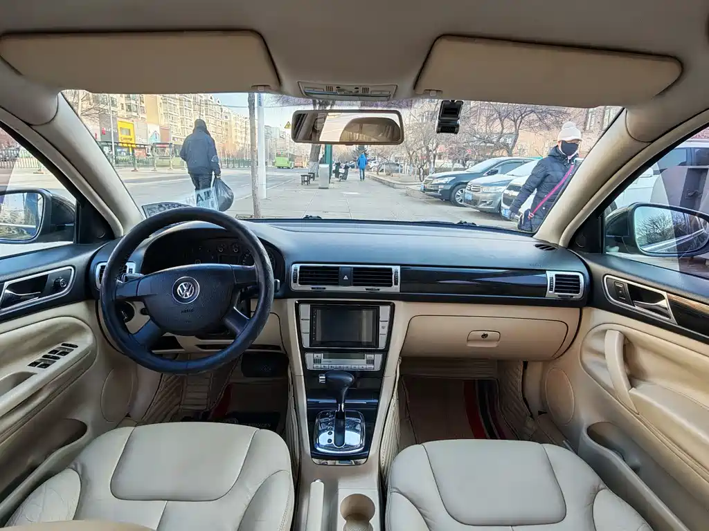Volkswagen Passat 2009 2.0L MFI AT Premium