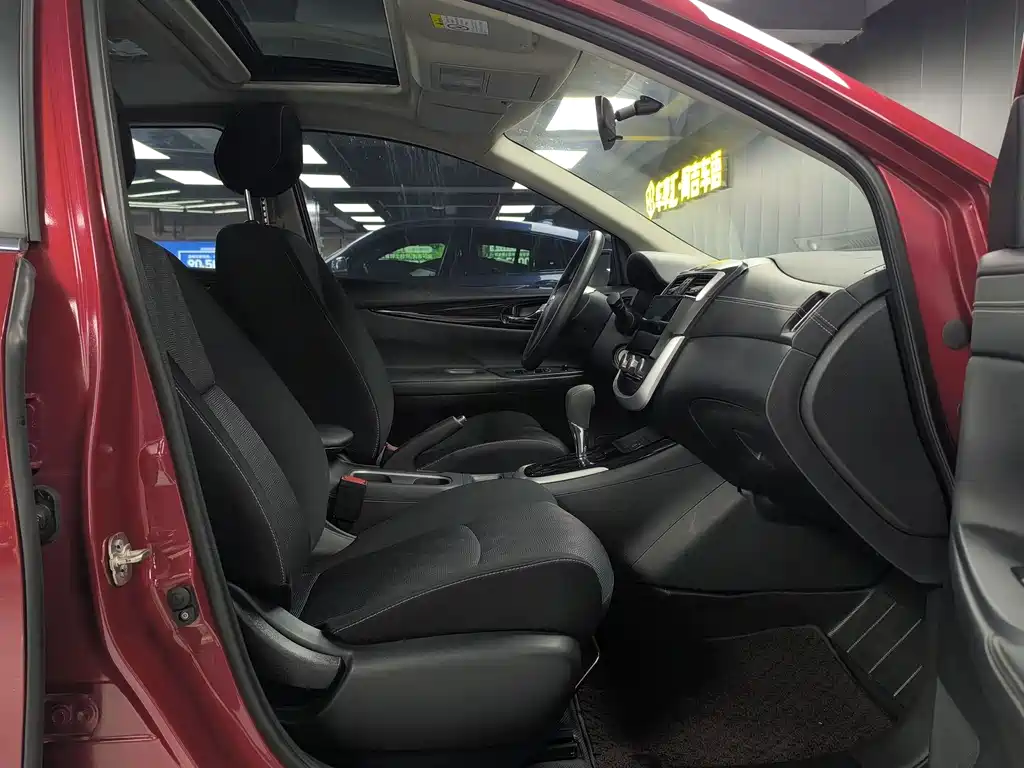 Nissan Tiida — миниатюра 11