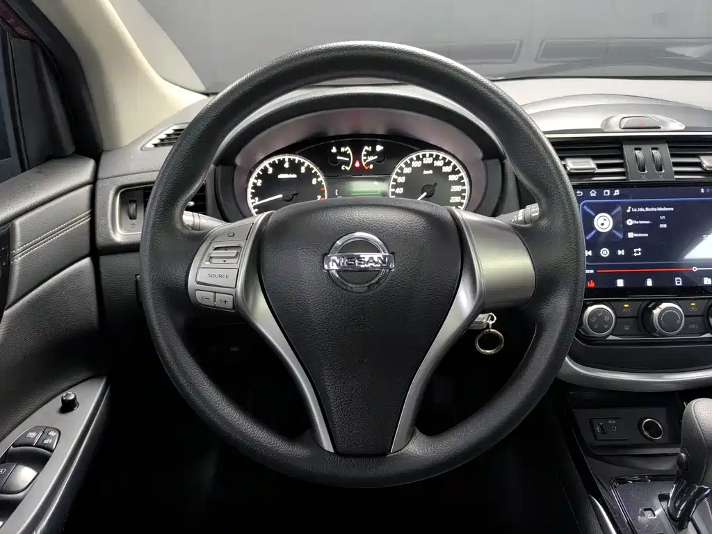 Nissan Tiida — миниатюра 7