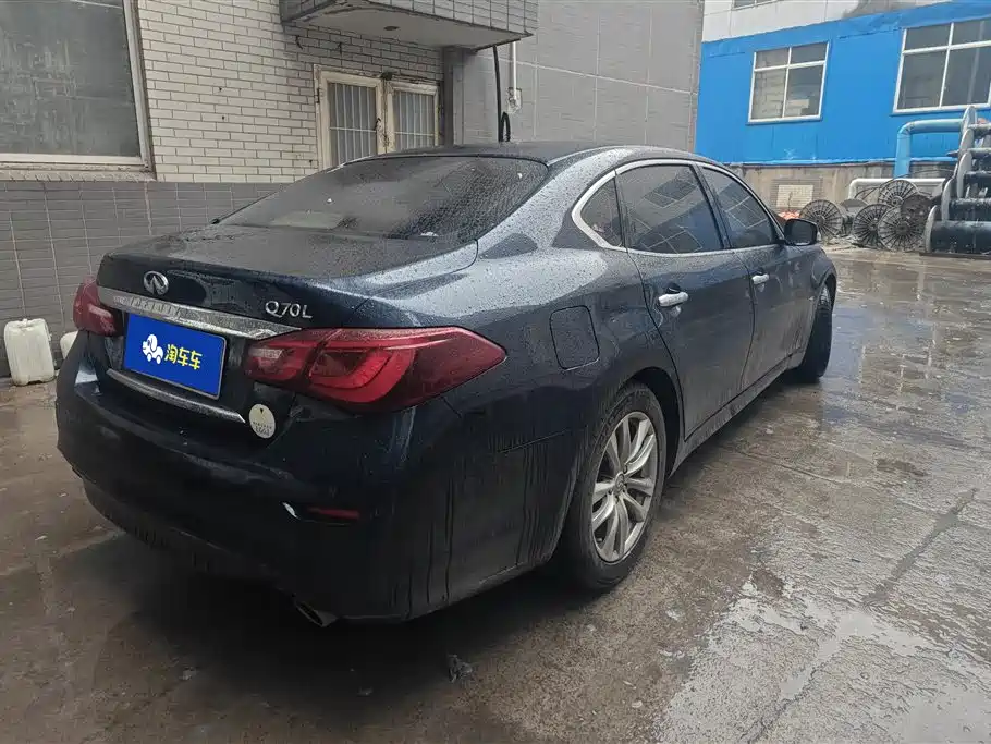 INFINITI Q70