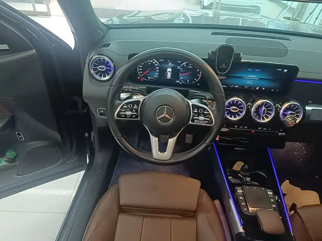Mercedes-Benz GLB — миниатюра 11