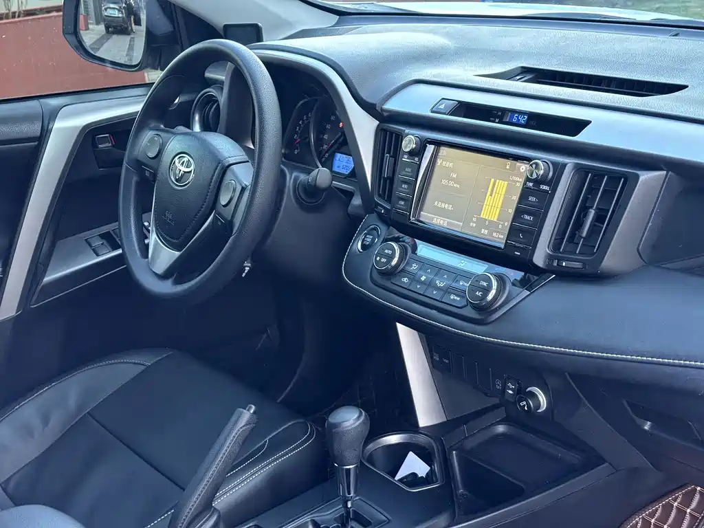 Toyota RAV4 — миниатюра 20