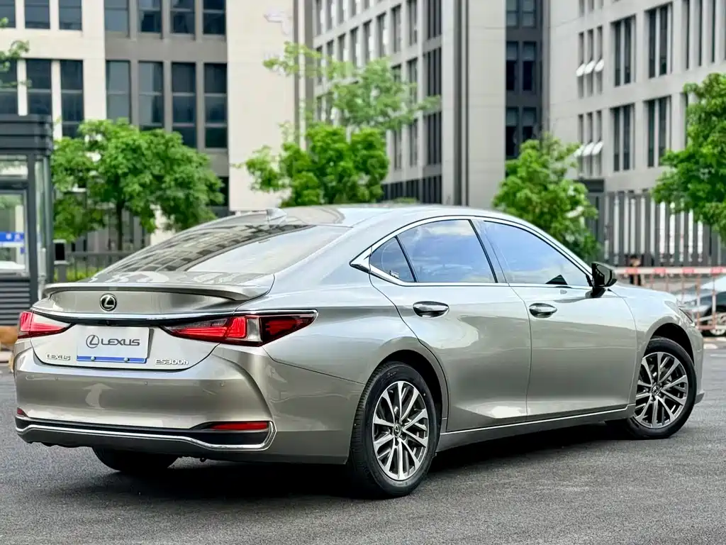 Lexus ES — миниатюра 7