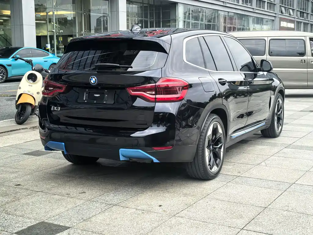 BMW iX3 — миниатюра 11