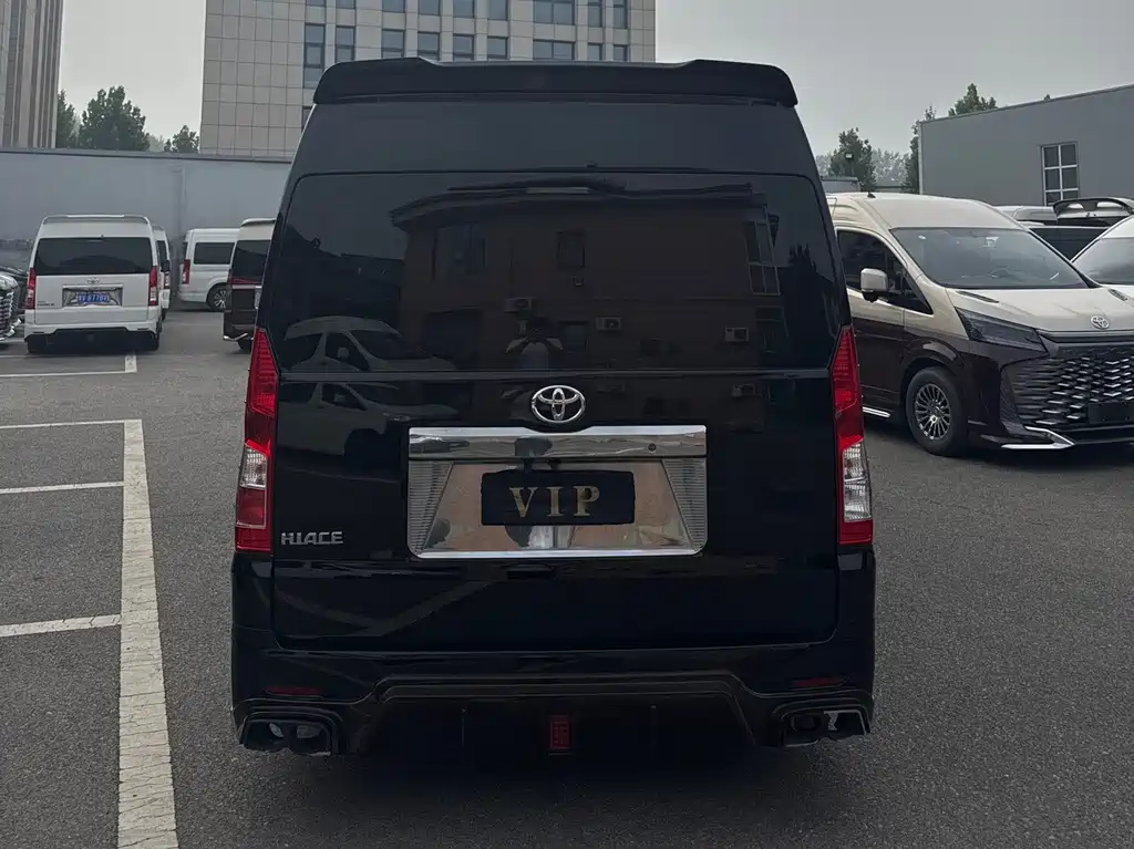 Toyota HiAce 2023 3.5L AT