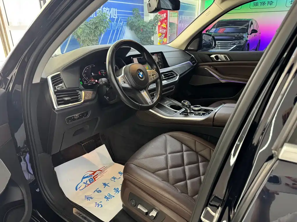 BMW X5 2022 xDrive 30Li Premium M Sport