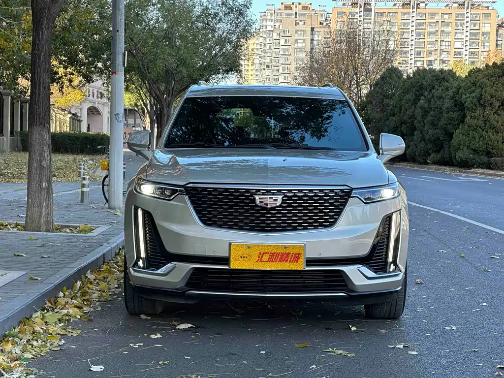 CADILLAC XT6