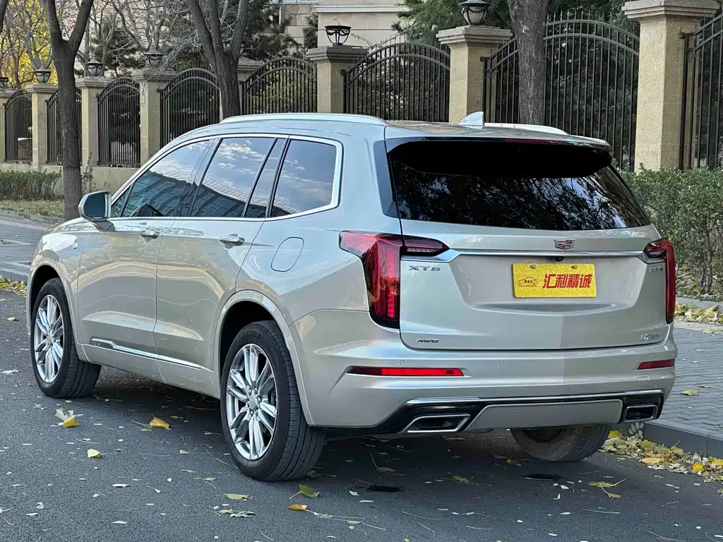 CADILLAC XT6