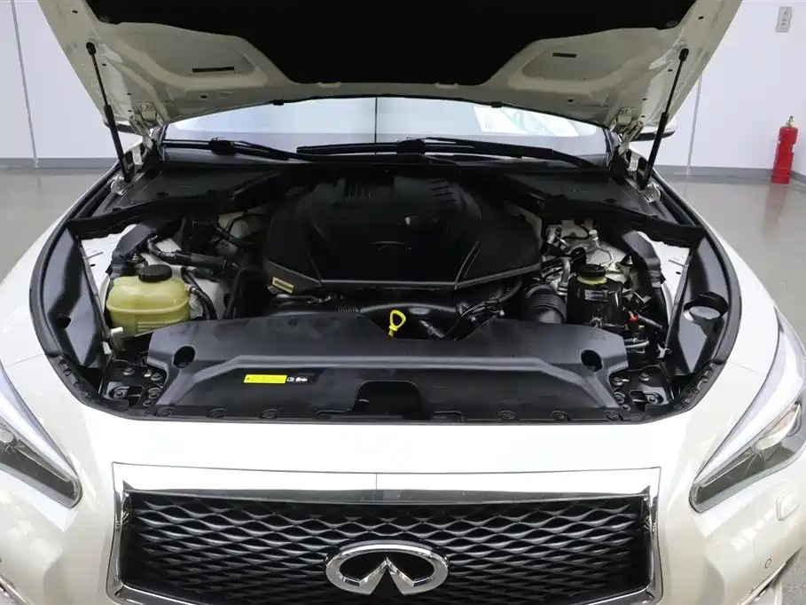 INFINITI Q50L