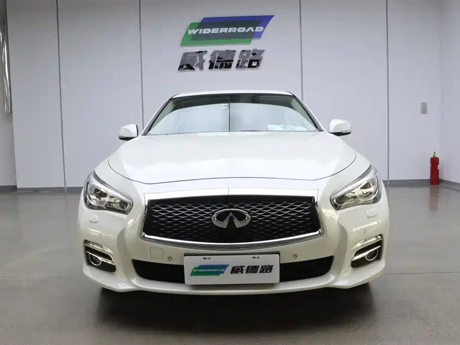 INFINITI Q50L