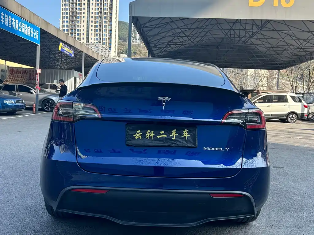 TESLA MODEL Y