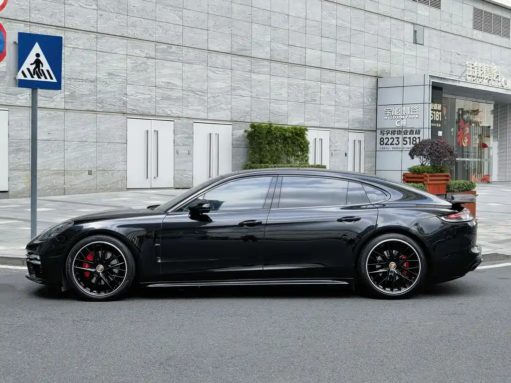 PORSCHE PANAMERA
