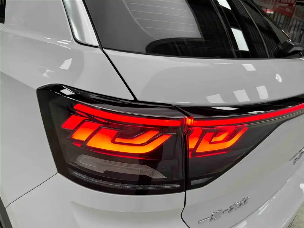 VOLKSWAGEN T ROC EXPLORING SONGS